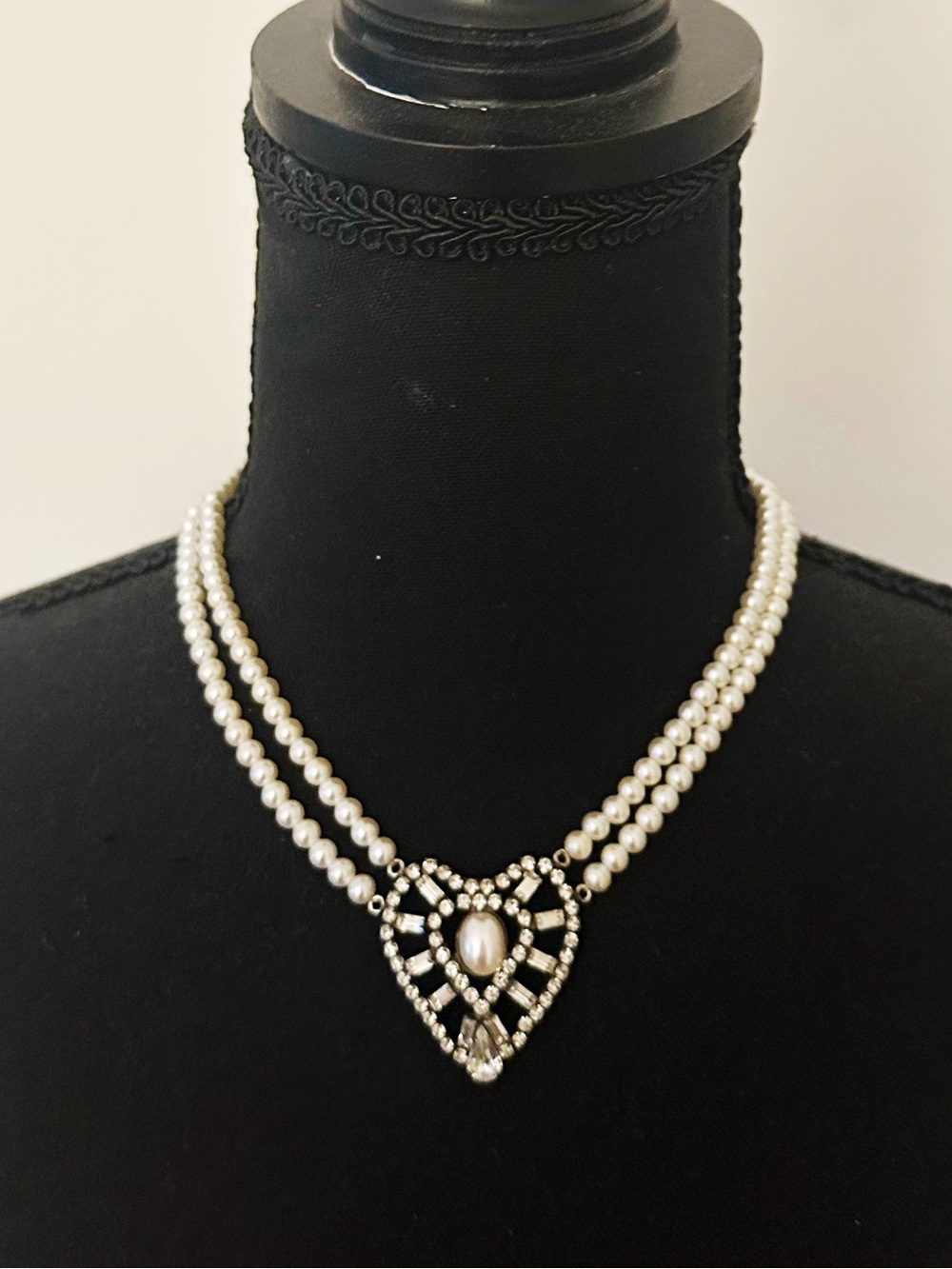Faux Pearl Rhinestone Heart Necklace